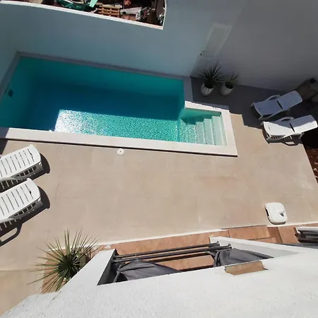 Sea Ya - Two Apartments House With Heated Pool - 150M From Beach
